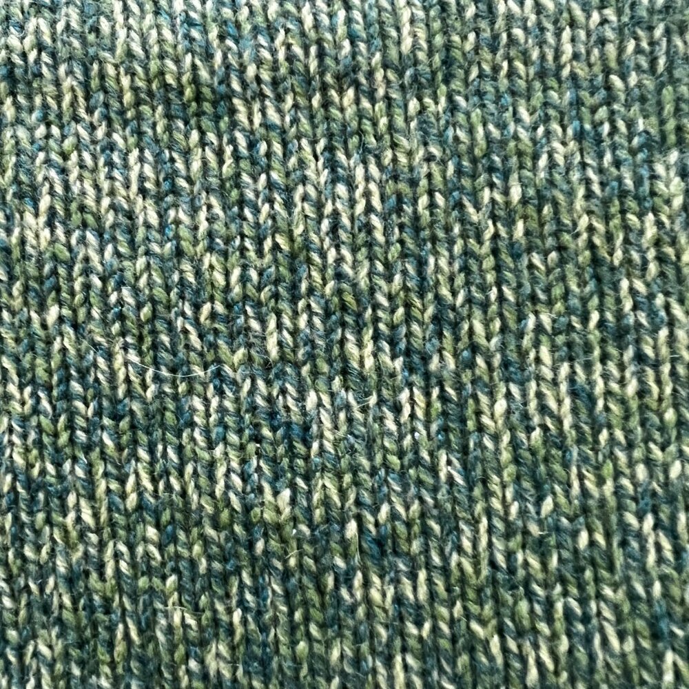 Margaret O’Leary Hand Knit 100% Sleeveless Cashmere Sweater – Mélange Turtleneck - Picture 3 of 5